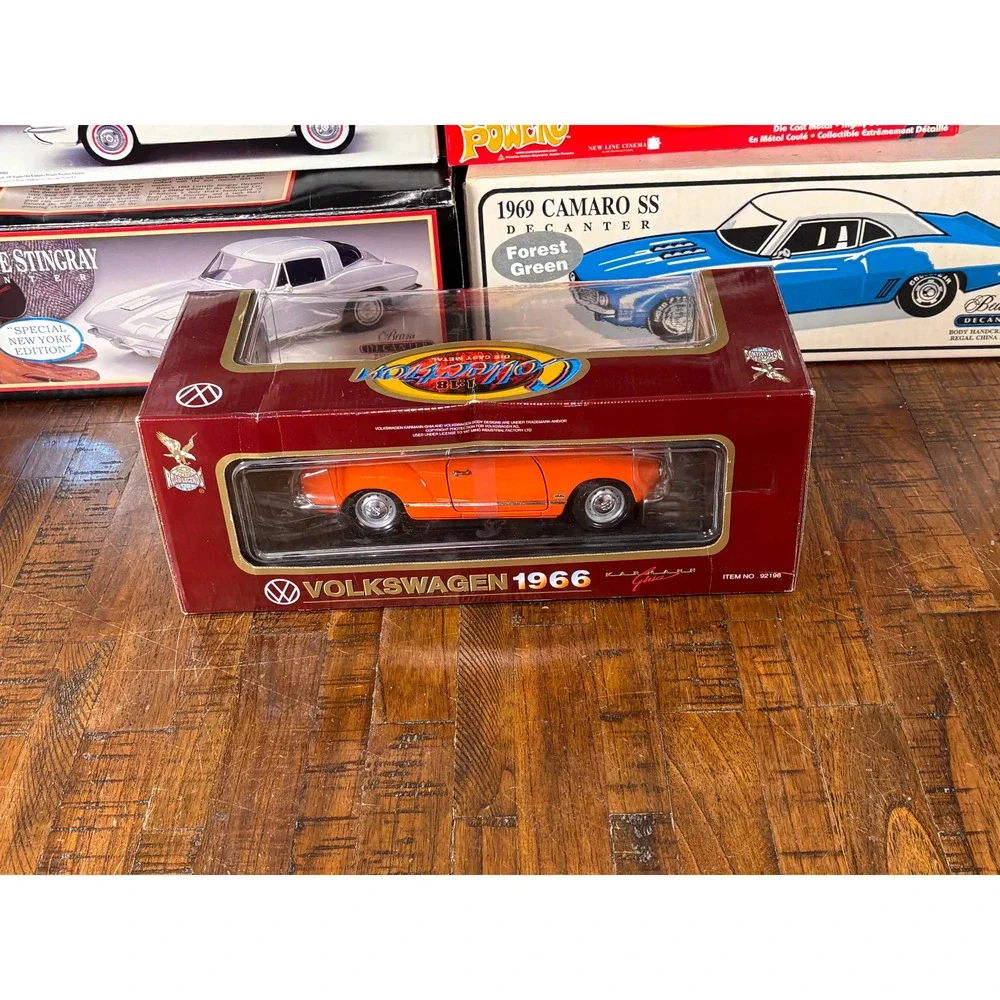 Road Legends 1:18 VW Karmann Ghia Orange Volkswagen Die Cast Car 1/18 New